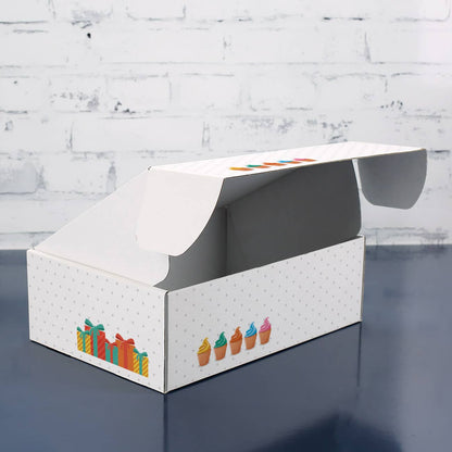 Bunte Geschenkverpackung zum Geburtstag - offen