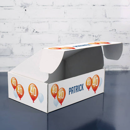 Geschenkverpackung mit Name und Alter zum Geburtstag