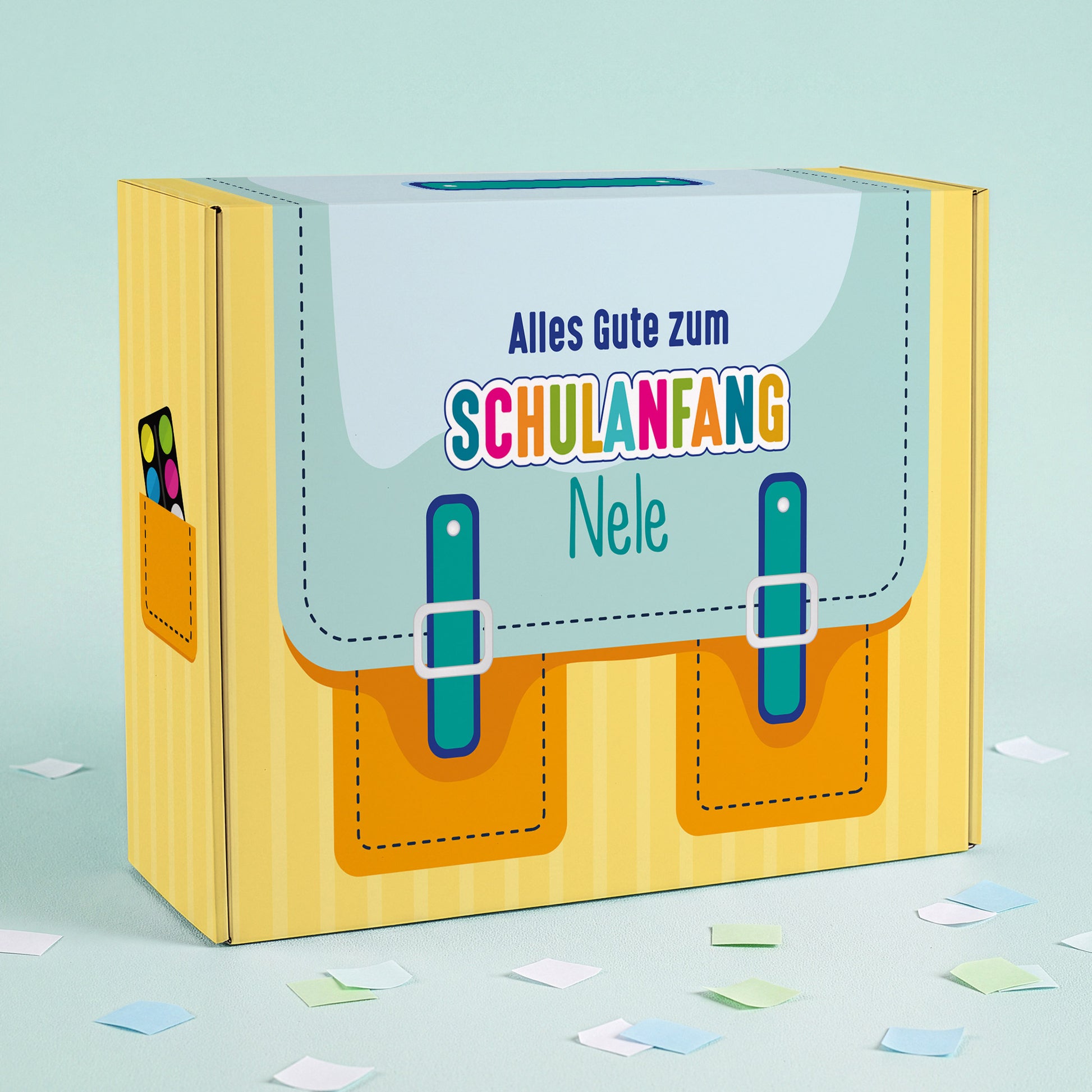 Große gelbe Geschenkbox zur Einschulung im Schulranzen-Design mit Name