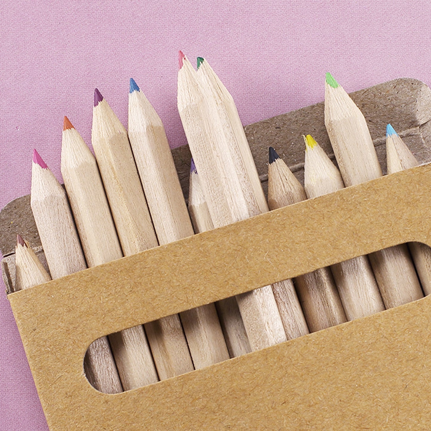 Nahaufnahme der Buntstifte in Stiftebox