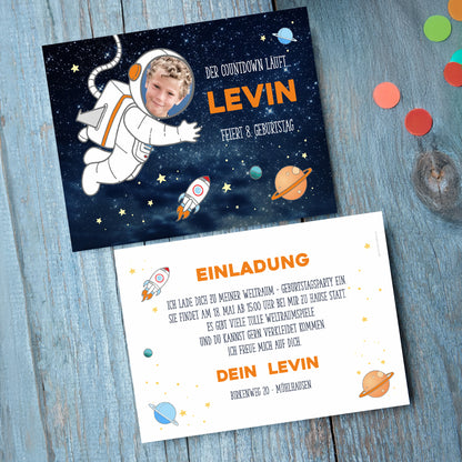 Personalisierte Einladungskarte zum Kindergeburtstag mit Foto und Weltraum-Motiv