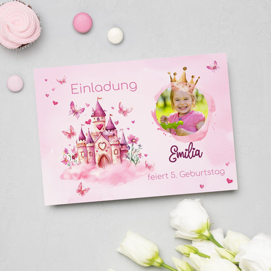 Einladungskarte zum Kindergeburtstag mit Wunschdaten, Prinzessinnen-Motiv und Schloss