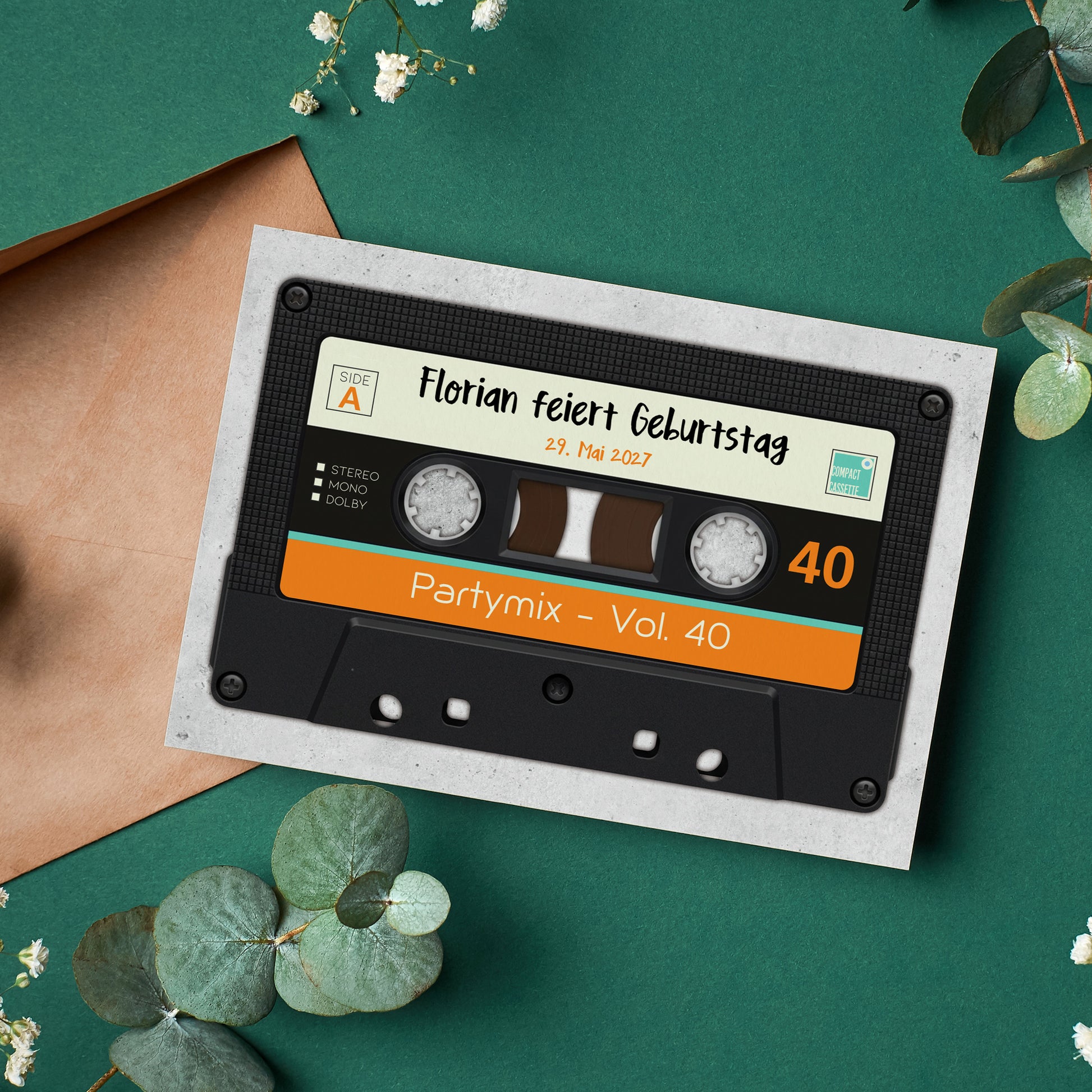 Einladungskarte im Kassetten Design personalisiert mit Name und Alter für Party