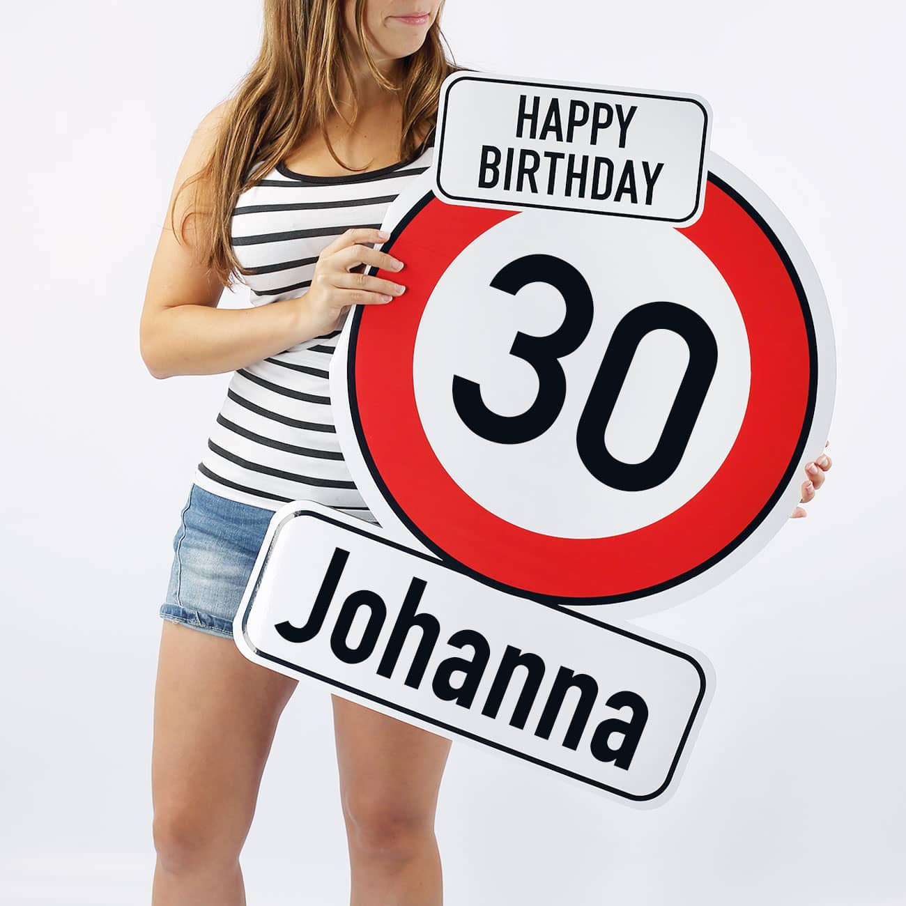 XXL Klappkarte zum Geburtstag als Verkehrszeichen mit Alter und Name und den Worten Happy Birthday bedruckt