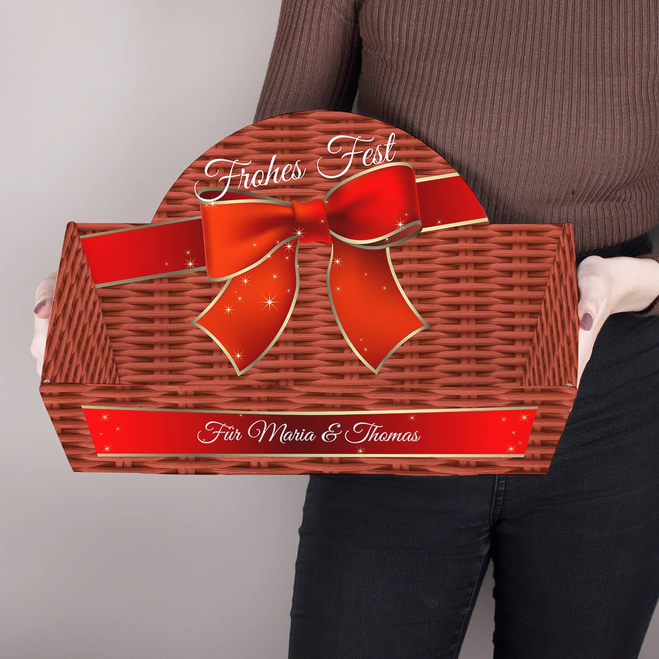 Festlich gestalteter Geschenkkorb zu Weihnachten