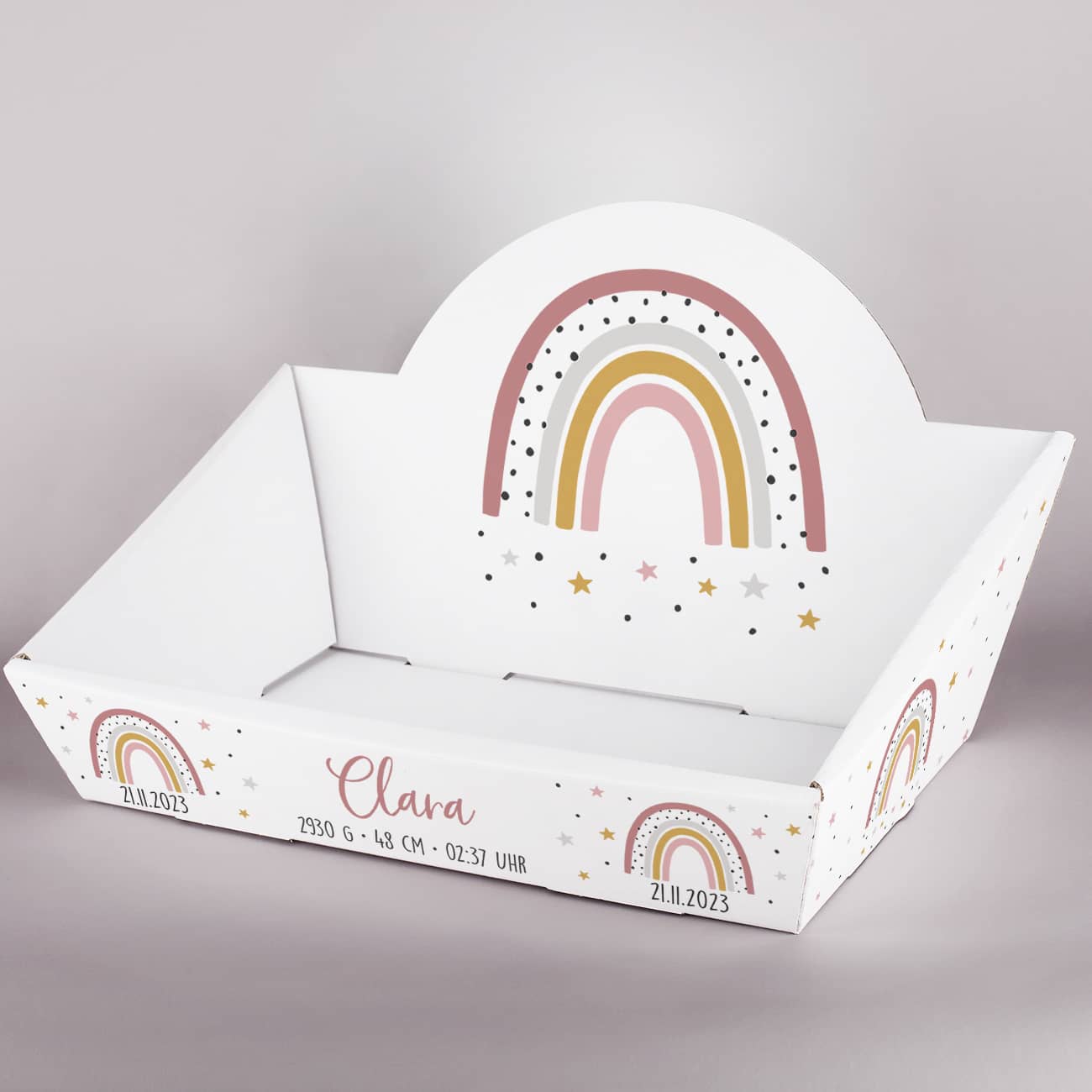 Geschenkkorb zur Geburt mit Regenbogen in Rosa als Motiv & mit Personalisierung