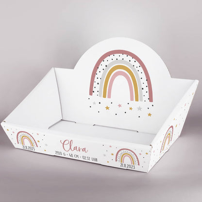 Geschenkkorb zur Geburt mit Regenbogen in Rosa als Motiv & mit Personalisierung