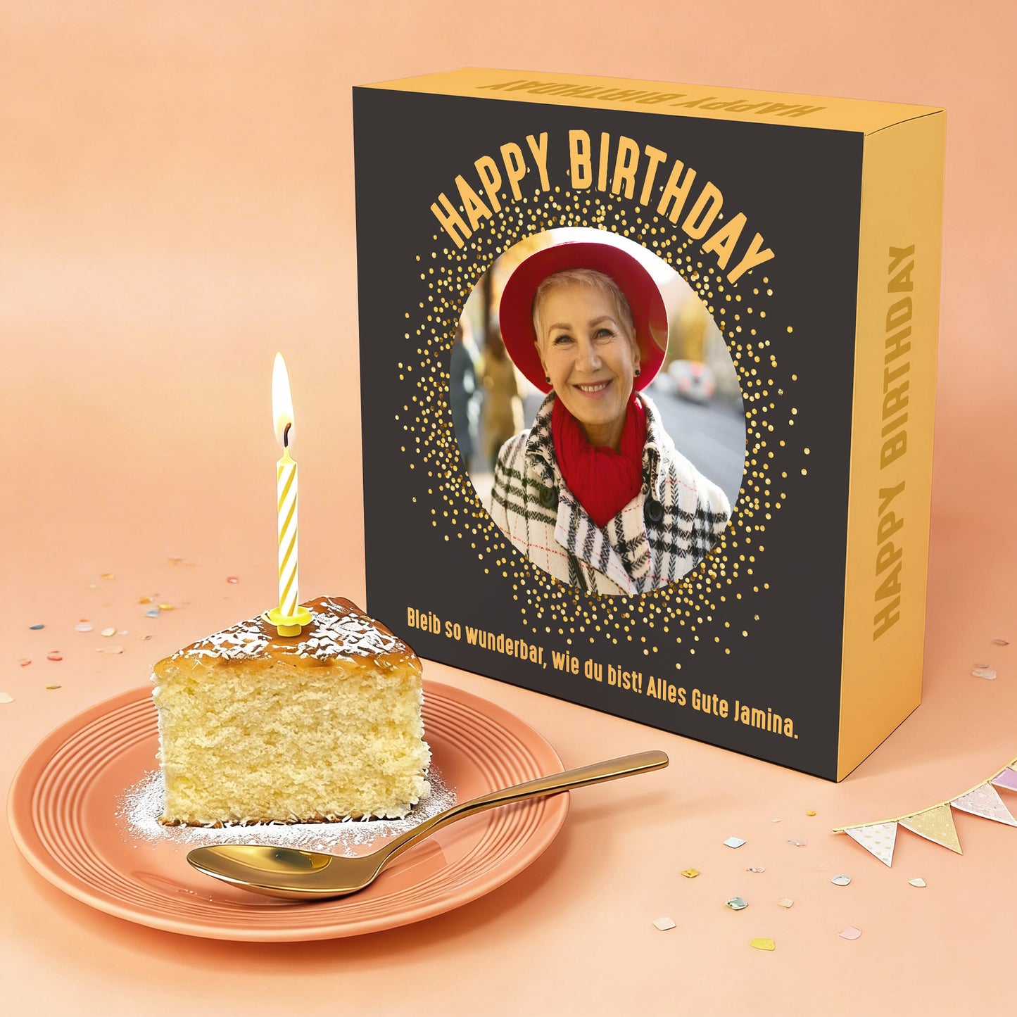 Kuchen in verschiedenen Sorten mit bedruckter Geburtstagsverpackung