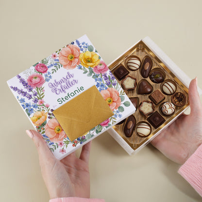 Geöffnete Lindt Pralinen Wunscherfüller mit Name Stefanie, Blumenmotiv und Umschlag für Geldgeschenk