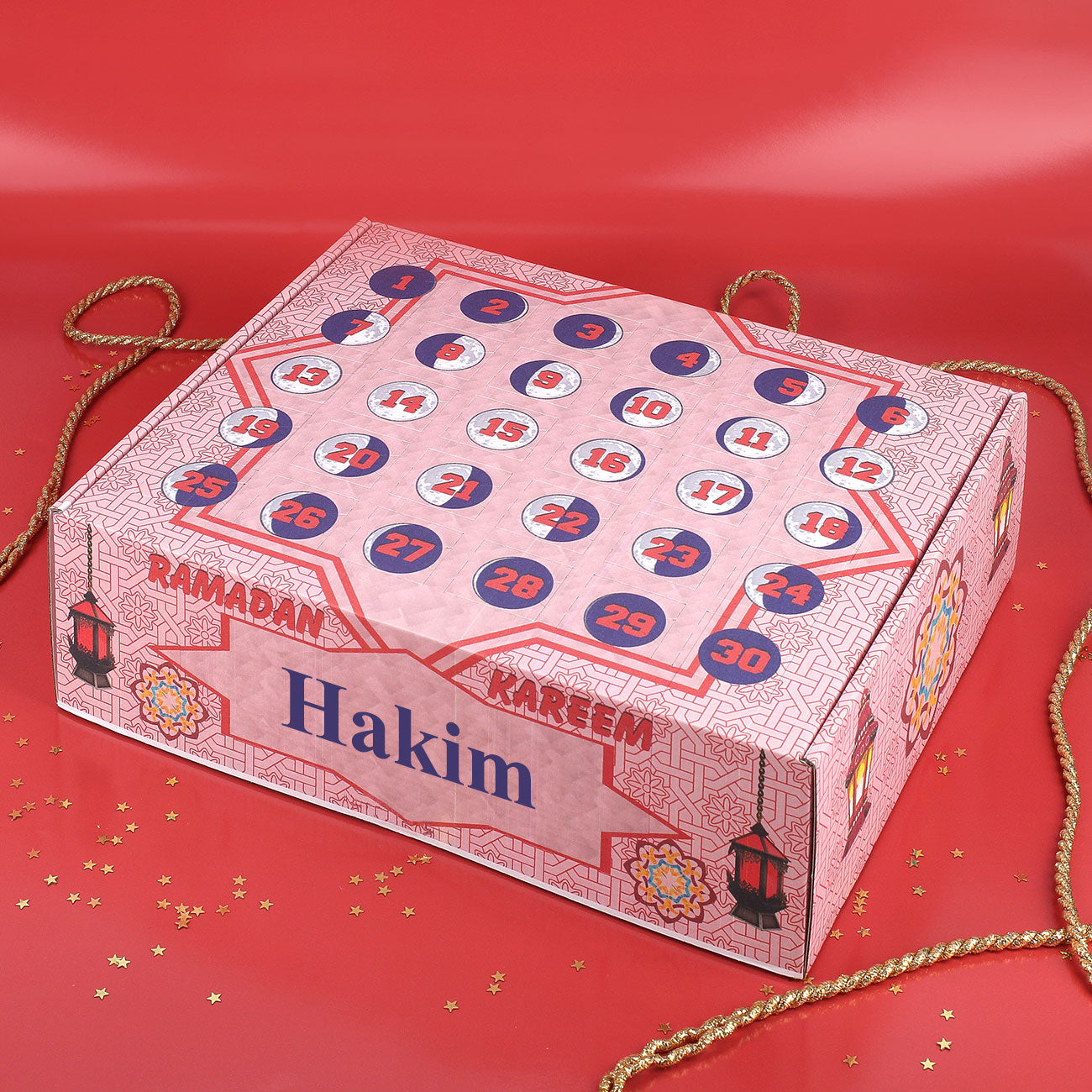 Kalender zum Ramadan bedruckt mit Laternen Blumenornamenten und Mondphasen mit Name Hakim