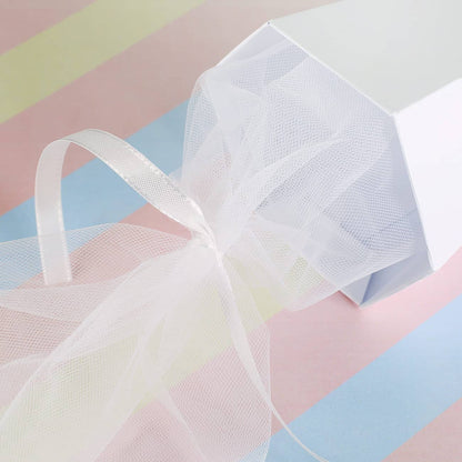 Tüll mit Schleifenband