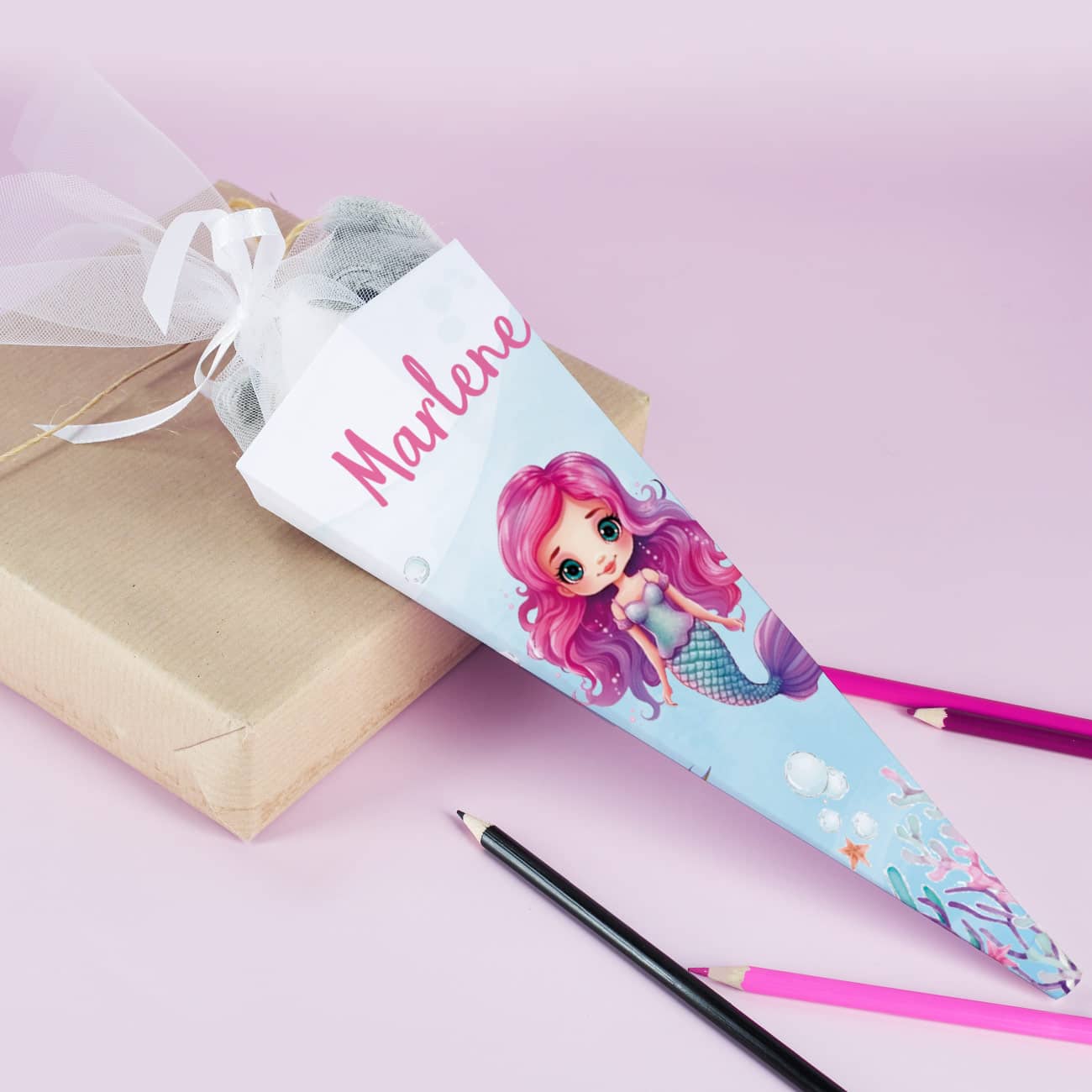 Süße kleine Zuckertüte mit Name und Meerjungfrau