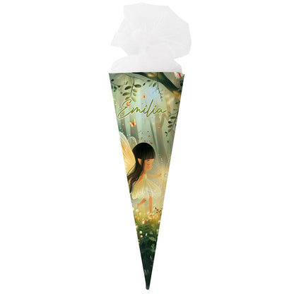 Freigestelltes Produktbild der Zuckertüte mit Waldfee und Name Emilia auf weißem Hintergrund