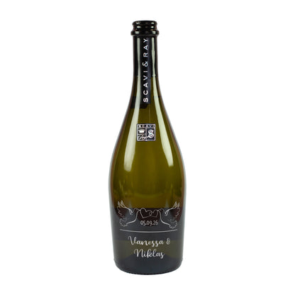 Personalisierte Scavi & Ray Prosecco-Flasche zur Hochzeit mit Taubenmotiv, Datum und Namen Vanessa & Niklas