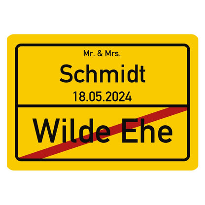 Ortsschild zur Hochzeit mit Wunschname und Datum