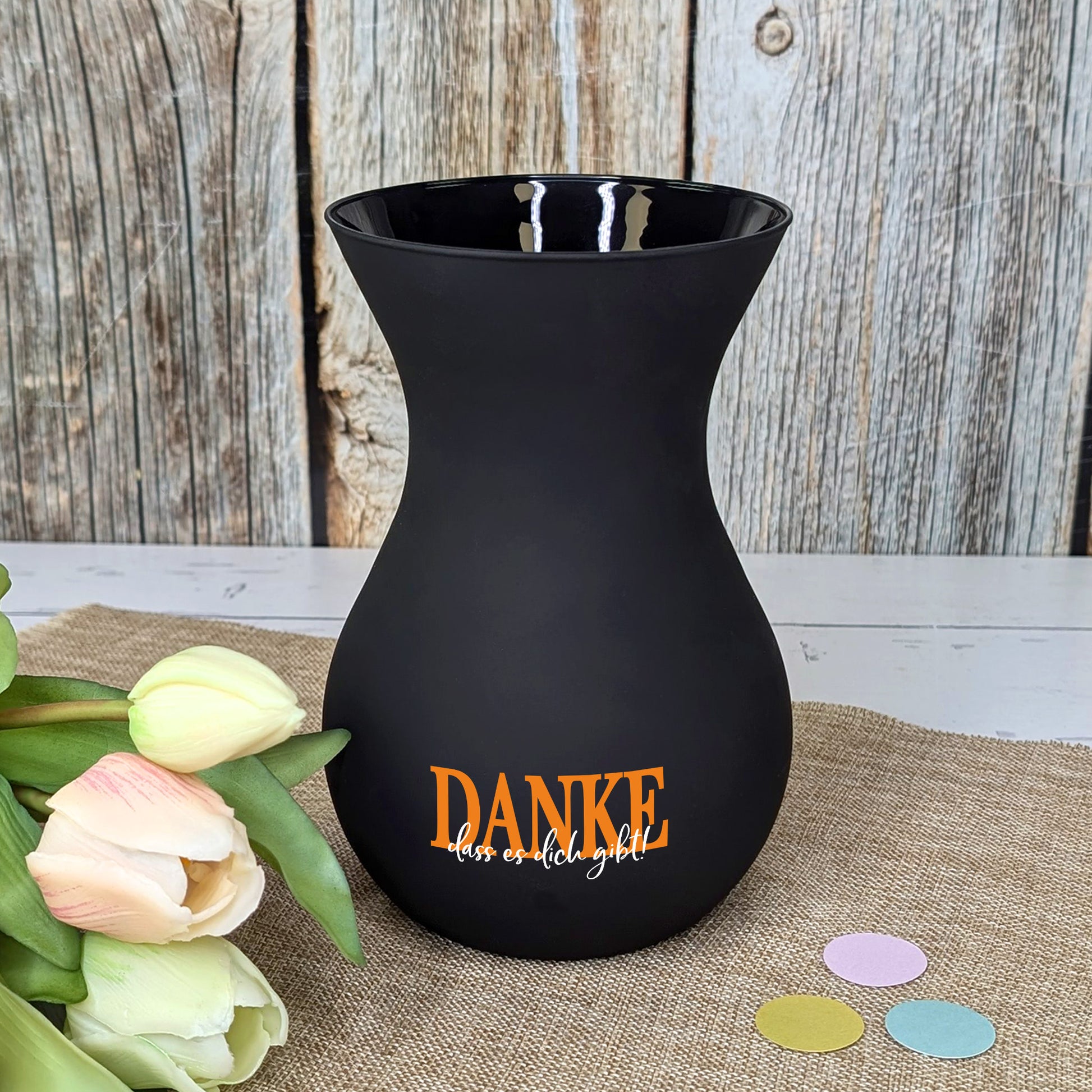 Schwarze Vase mit klarem Aufdruck „DANKE“ und individueller Textzeile