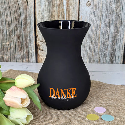 Schwarze Vase mit klarem Aufdruck „DANKE“ und individueller Textzeile
