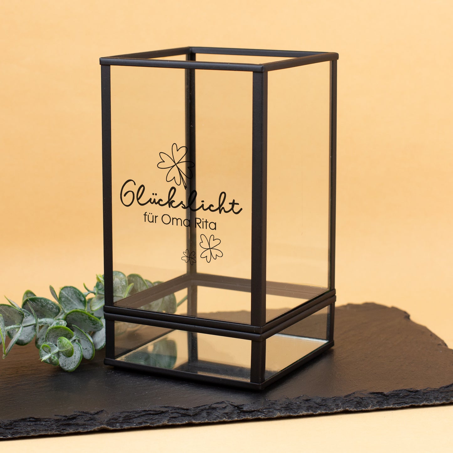 Glückslicht Windlicht mit Kleeblatt-Motiv und Name auf Glas