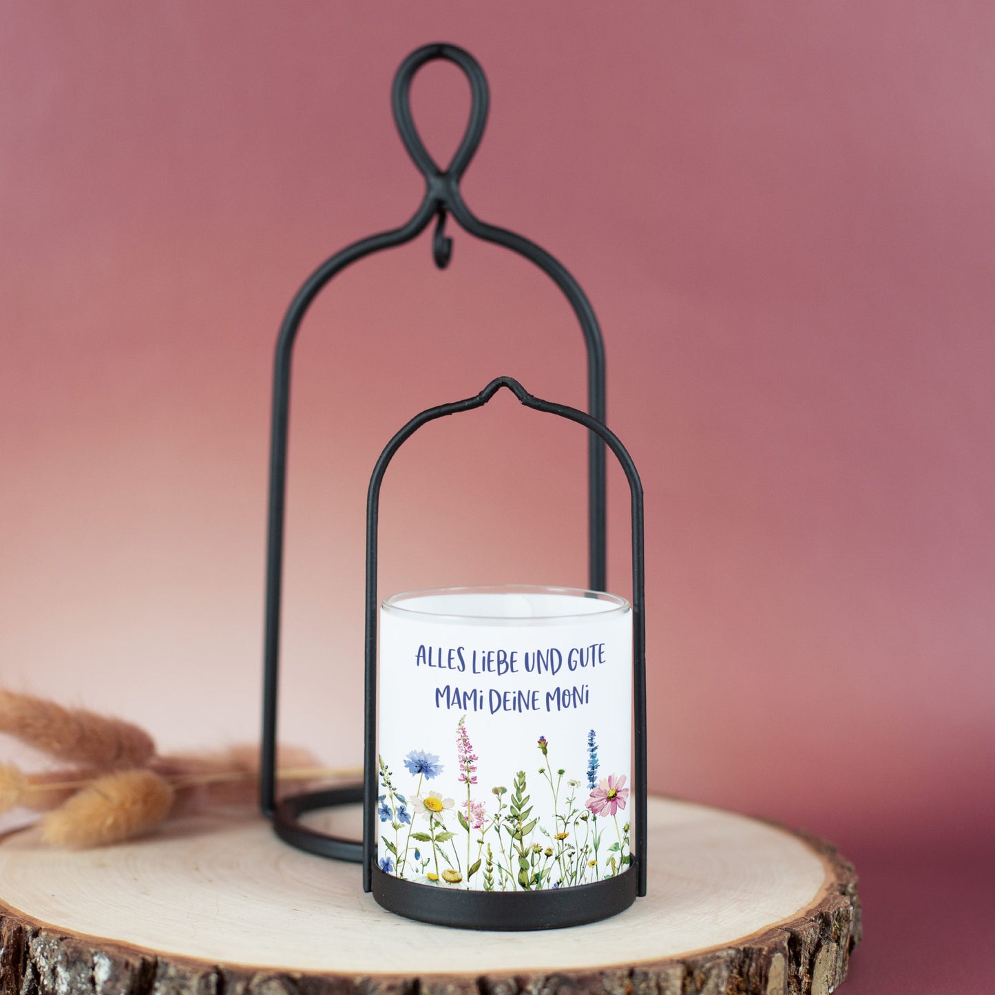 Personalisiertes Windlicht von Ritzenhoff mit Blumenwiese-Motiv und personalisiertem Text – einzeln stehend