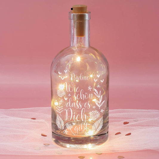 Wie schön, dass es Dich gibt. - LED Glaskaraffe mit Namensgravur