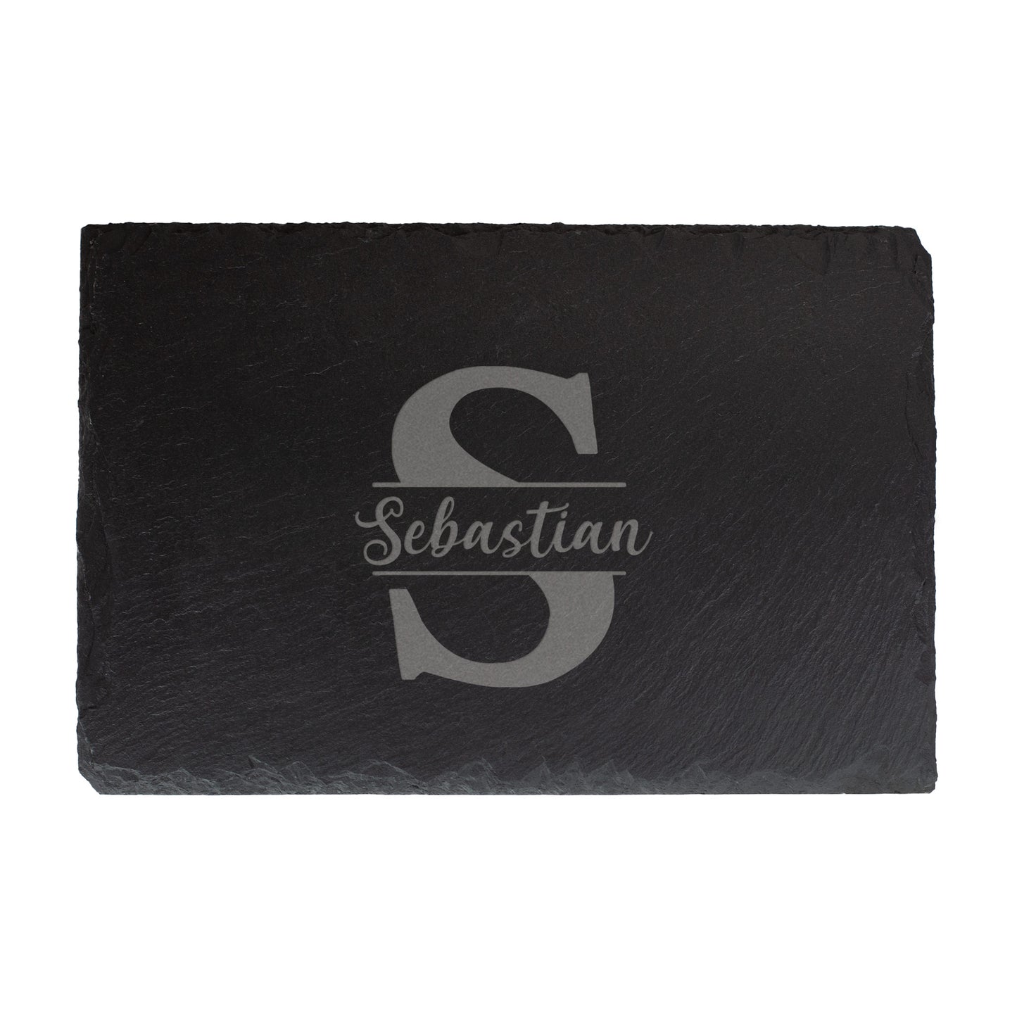 Rechteckige Schieferplatte mit Gravur „S“ und Name Sebastian, moderne Servier- und Dekoplatte