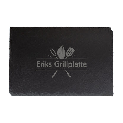 Personalisierte Grill-Schieferplatte mit Gravur „Eriks Grillplatte“ und Grillmotiv, schwarze rechteckige Form