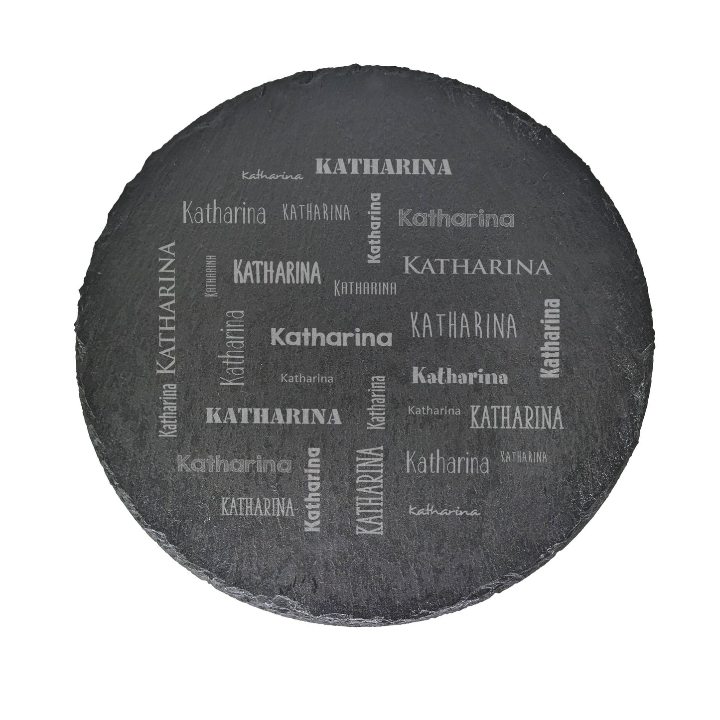 Freigestellte Schieferplatte mit Gravur „Katharina“ in verschiedenen Schriftarten