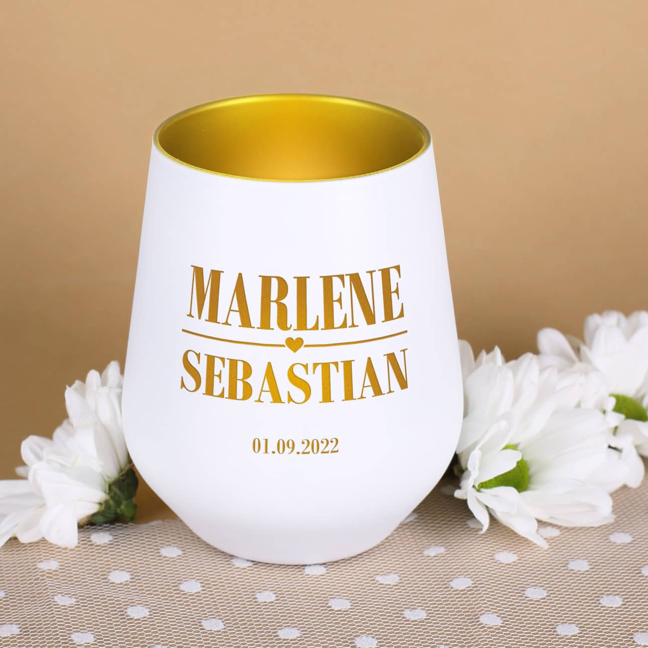 Windlicht in Weiß und Gold mit Namensgravur und Wunschdatum