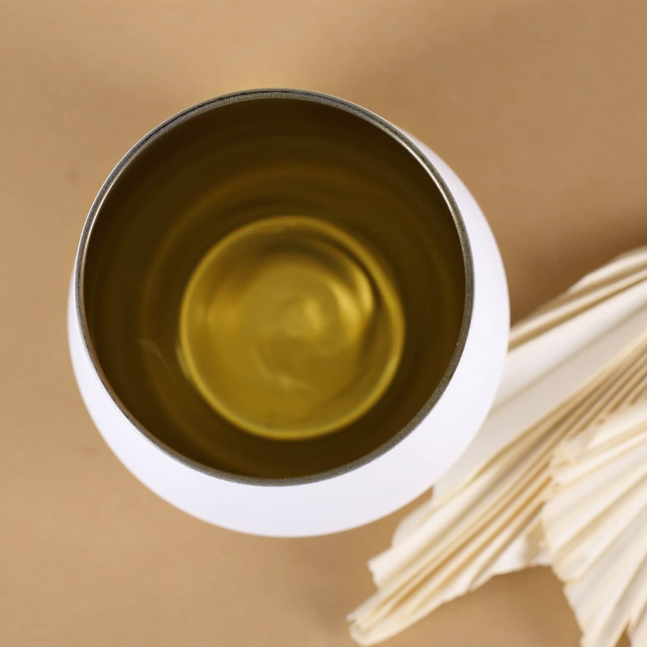 Weiß goldener Becher für Teelichter mit persönlicher Gravur