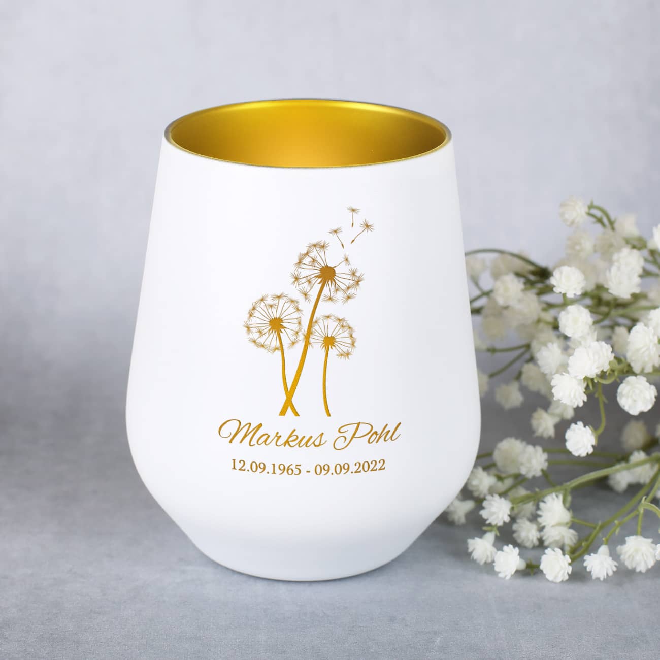 Trauerlicht in weiß mit Pusteblume und persönlicher Gravur