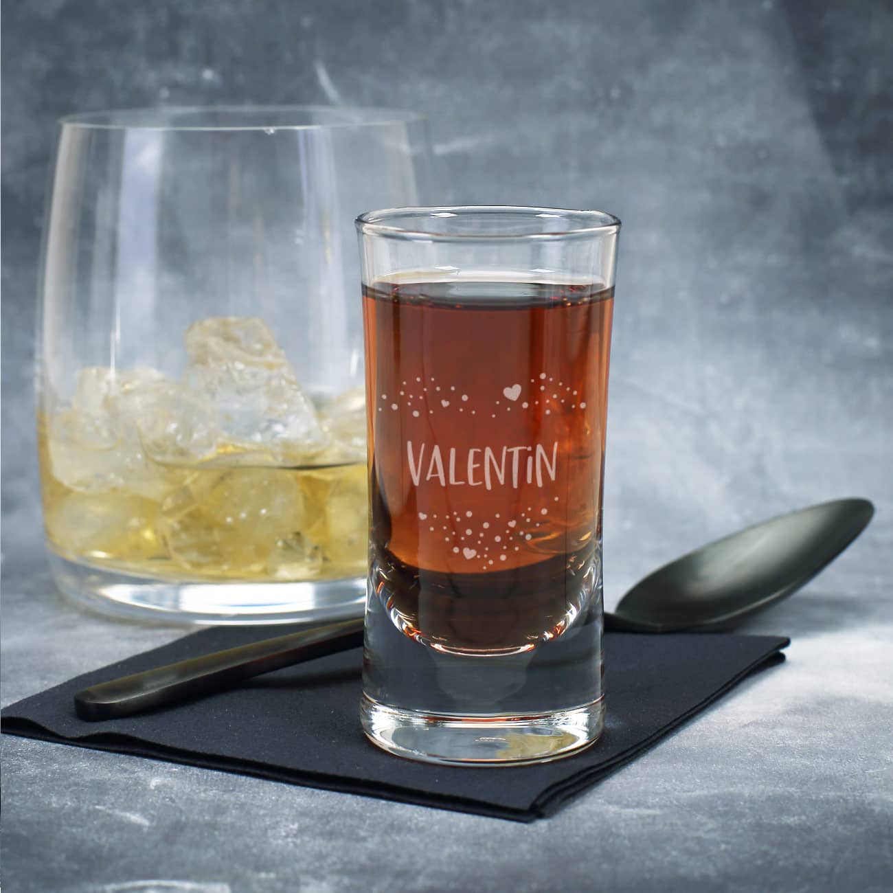 Romantisches Schnapsglas zum Valentinstag mit Name graviert