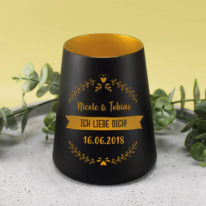 graviertes Windlicht in schwarz mit goldener Innenseite