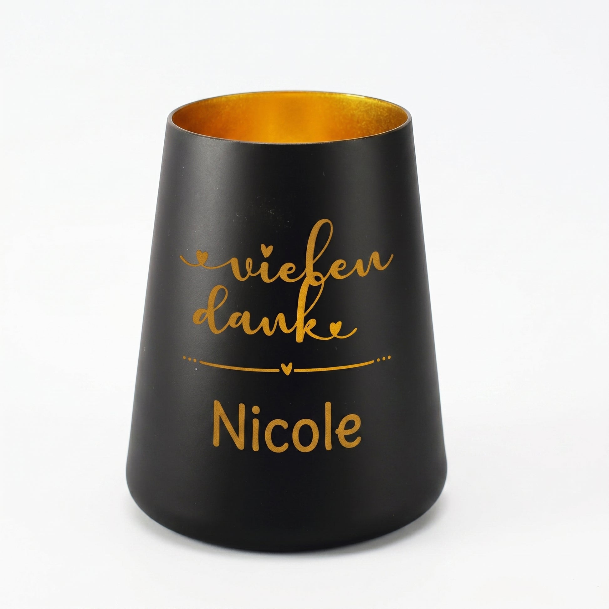 Schwarzes Windlicht mit vielen Dank Motiv und Name Nicole vor weißem Hintergrund