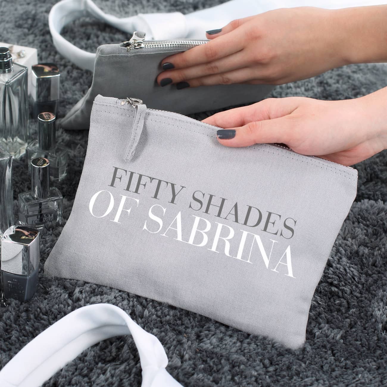 Großes graues Beautycase bedruckt mit Name