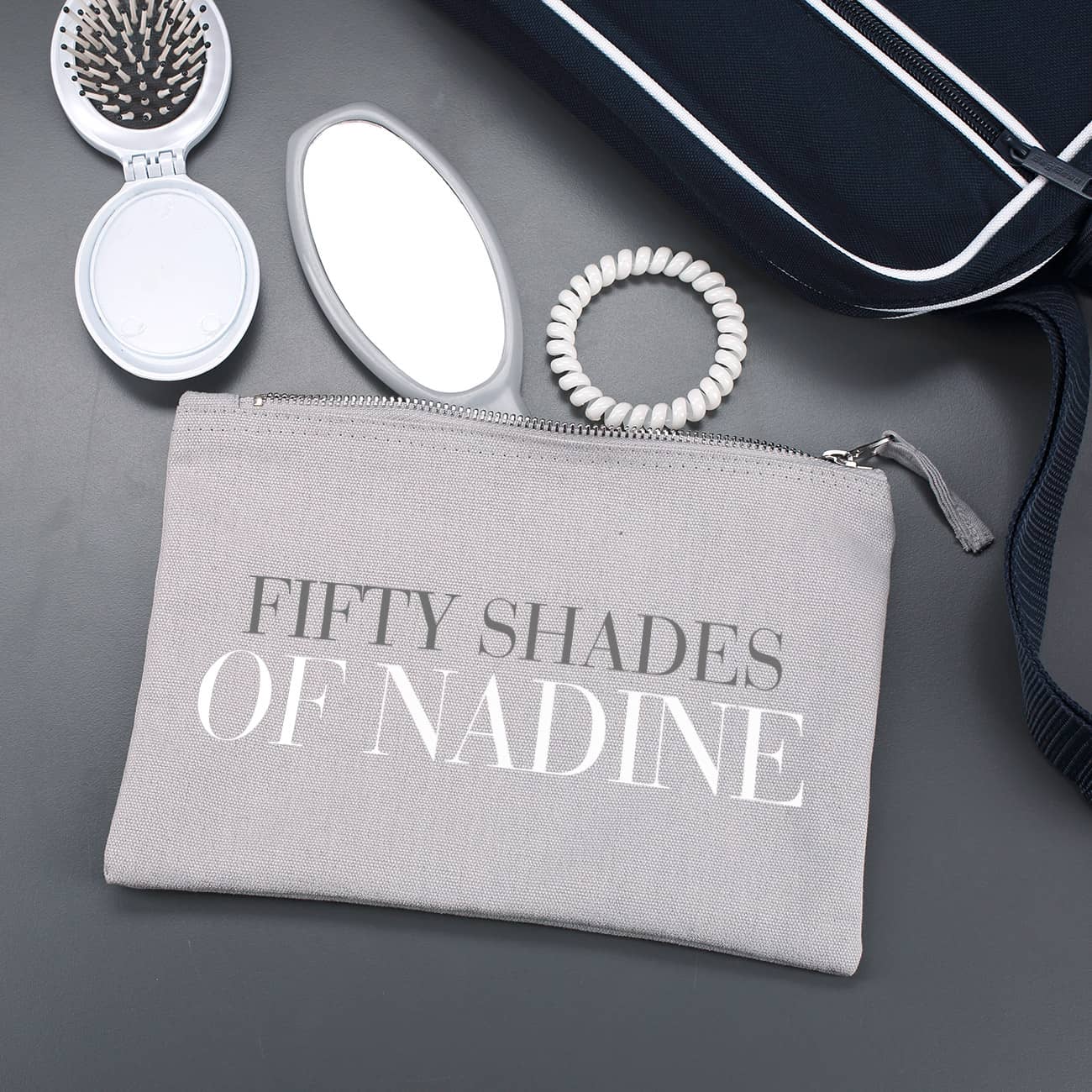 Beautycase in Grau für Schminke und Accessoires