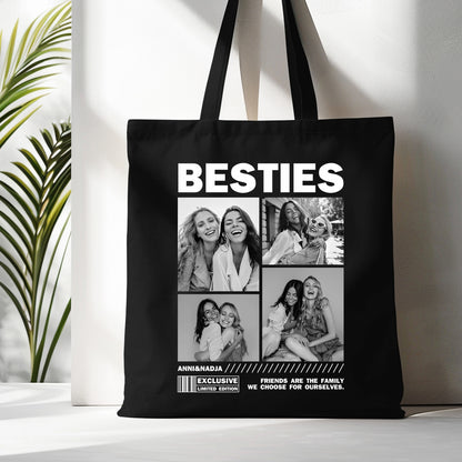 Schwarzer Jutebeutel mit der Aufschrift „BESTIES“ und vier individuell bedruckbaren Fotofeldern, gehalten von einer Hand vor einem hellen Hintergrund.