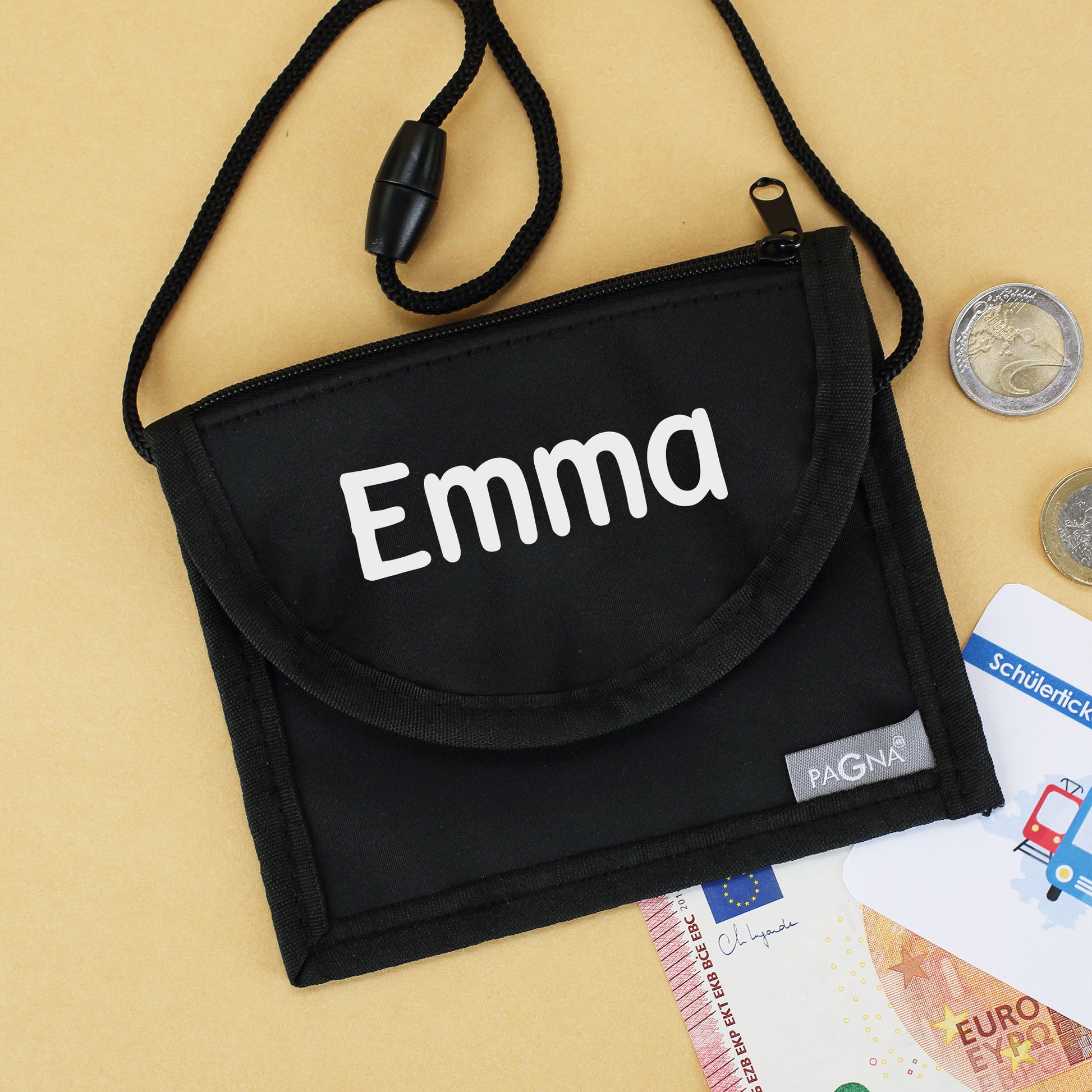 Brustbeutel mit Namensaufdruck von vorne
