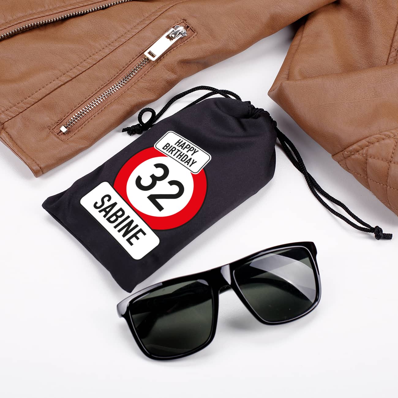 Schwarze Brillentasche mit persönlichem Geburtstags-Motiv