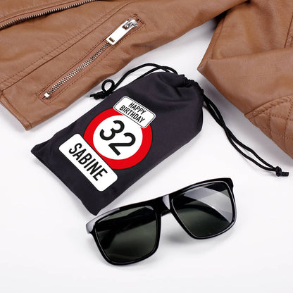 Schwarze Brillentasche mit persönlichem Geburtstags-Motiv