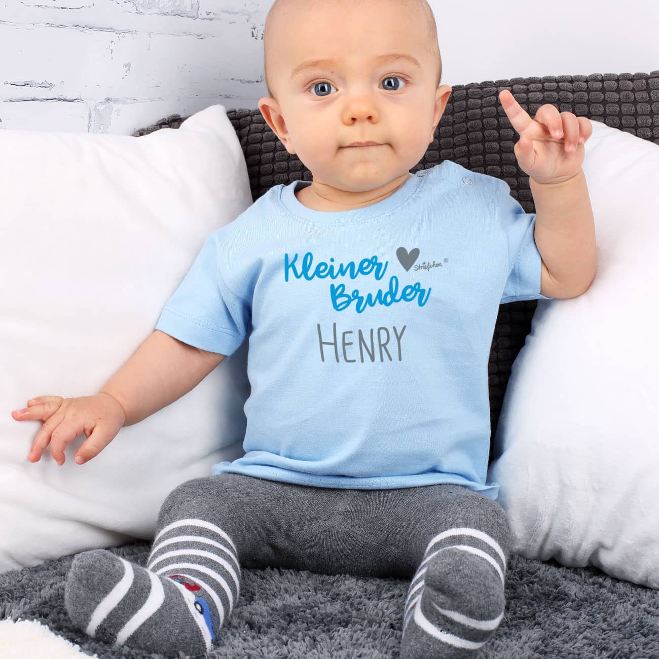 Hellblaues Babyshirt für den kleinen Bruder