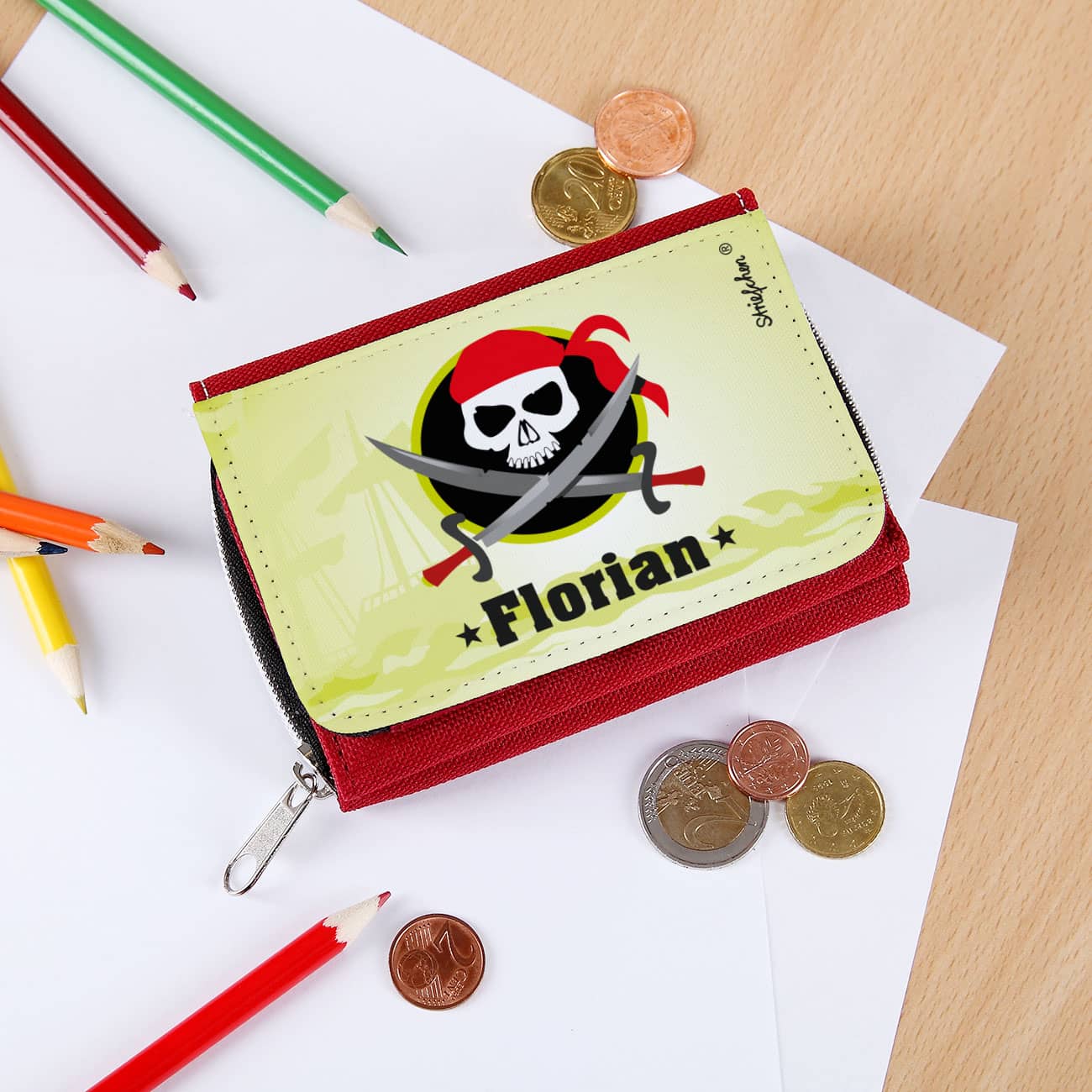 Geldbörse in rot mit Piratenmotiv