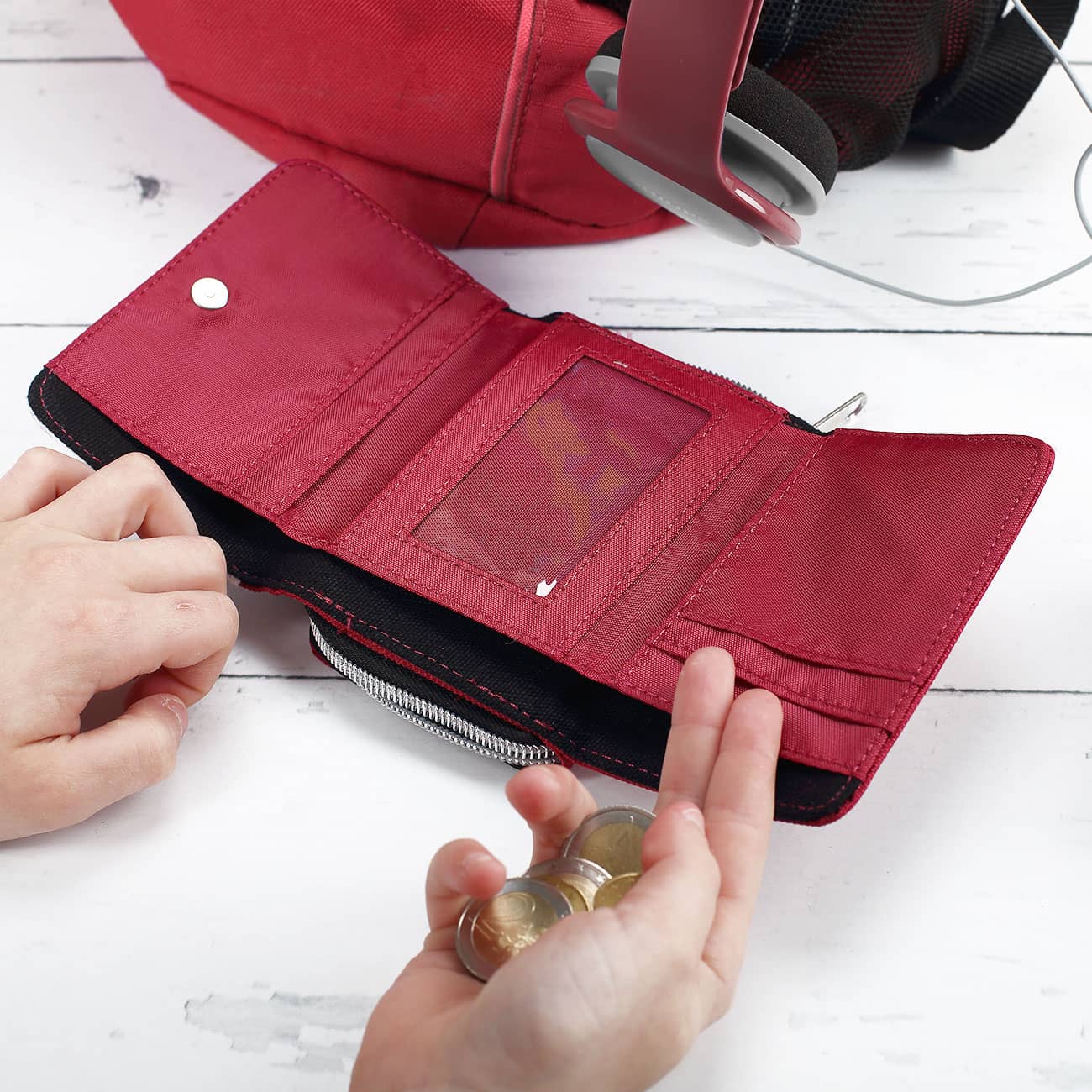 Rote Geldbörse von innen