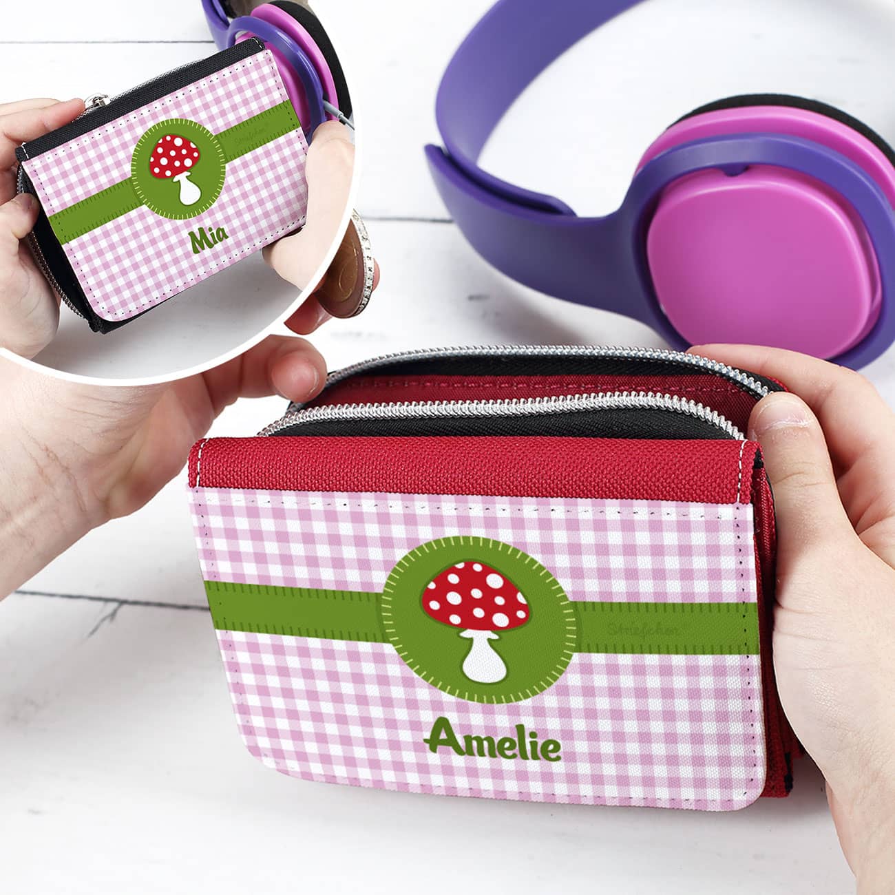 Kindergeldbörse mit Fliegenpilz auf rot-karriertem Hintergrund