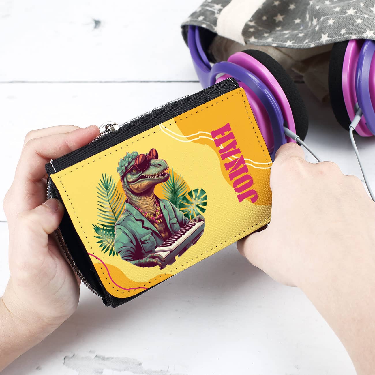 Modernes Kinderportemonnaie mit funky Dinosaurier am Keyboard mit Ihrem Wunschnamen