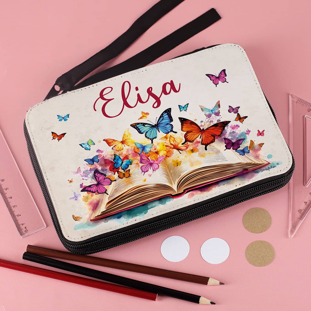 Persönliche Federmappe mit Schmetterlingen und Buchmotiv bedruckt