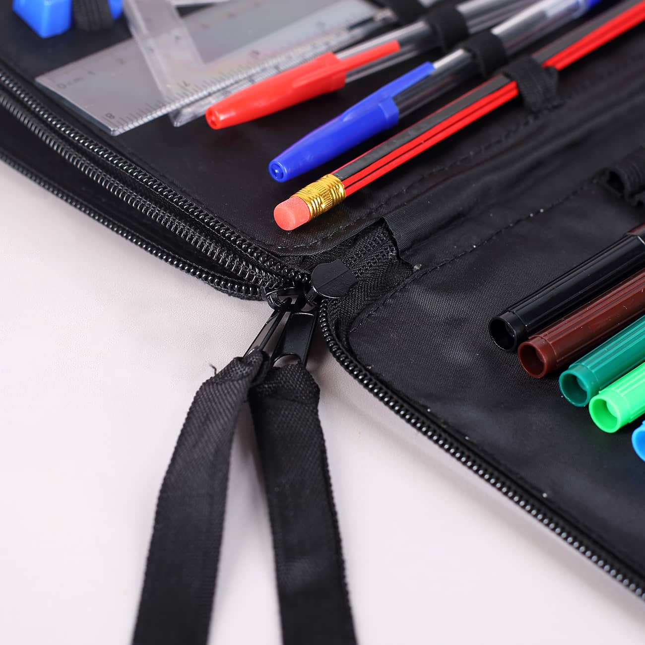 Gefüllte Federmappe