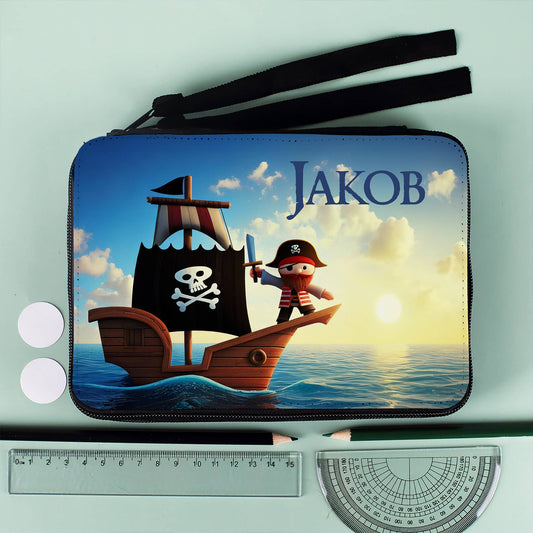 Bedruckte Federmappe mit dem Namen für Jungen