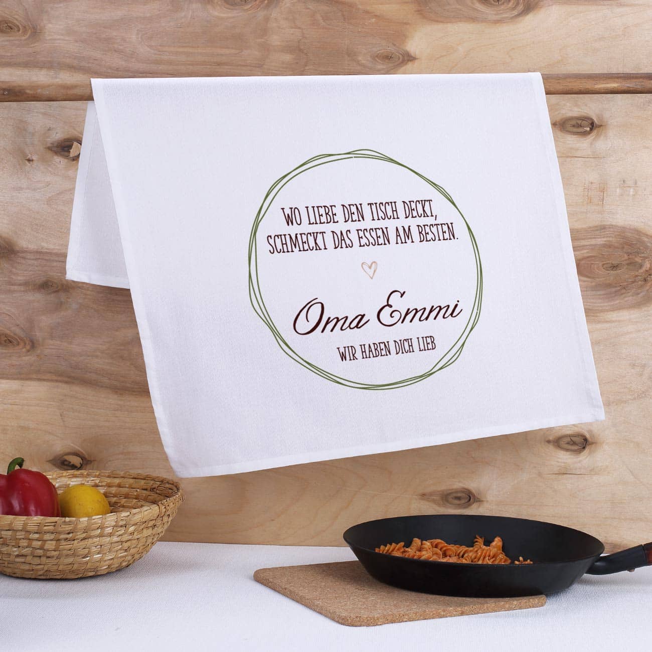 Weißes Geschirrtuch mit liebevollem Spruch und zwei persönlichen Wunschtextzeilen