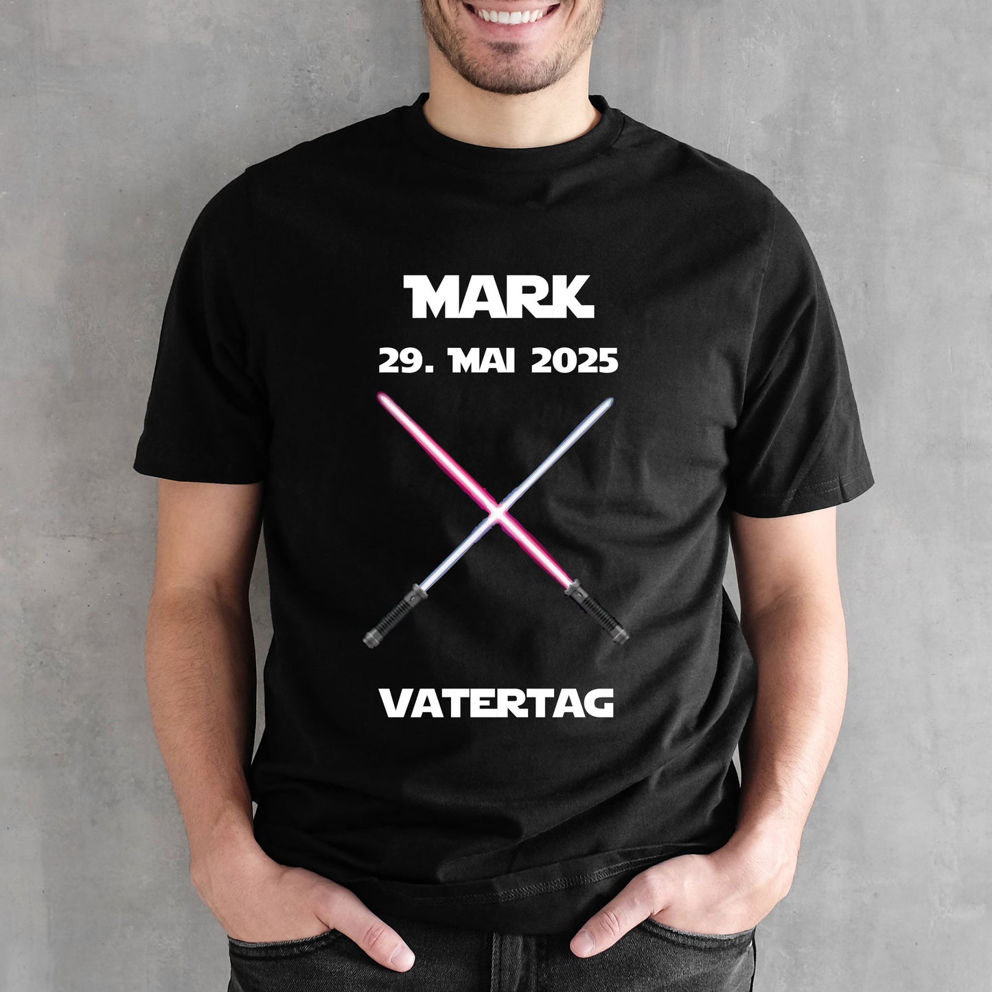 Personalisierbares Vatertags-Shirt mit Lichtschwert-Motiv, Name „Mark“ und Datum