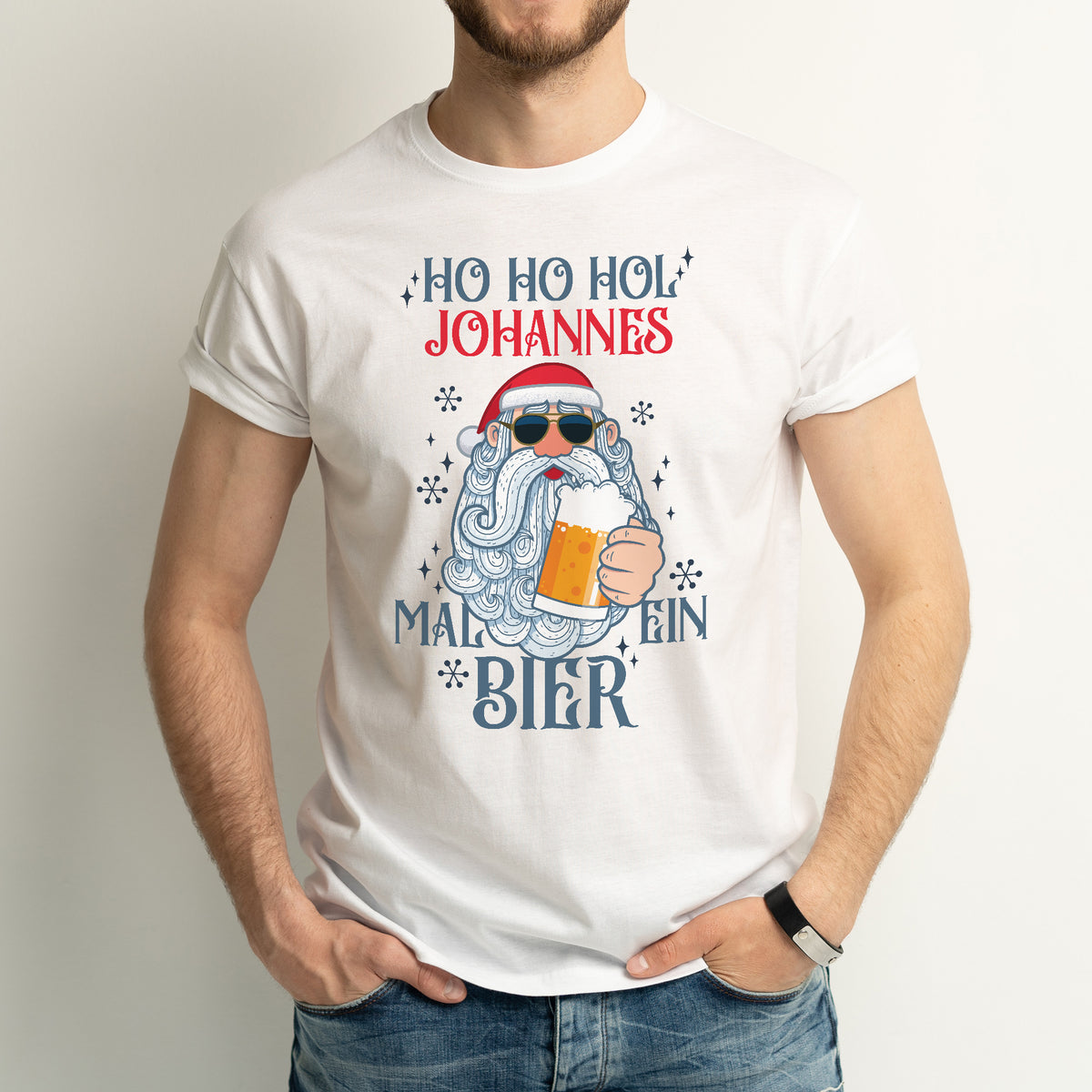 Weißes Herren T-Shirt mit Name Johannes, Weihnachtsmann mit Bier und Spruch „Ho Ho Hol mal ein Bier“